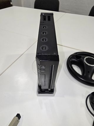 Lote Wii con accesorios y 5 juegos