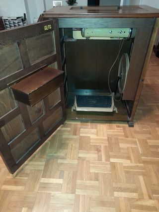 Maquina de coser alfa antigua