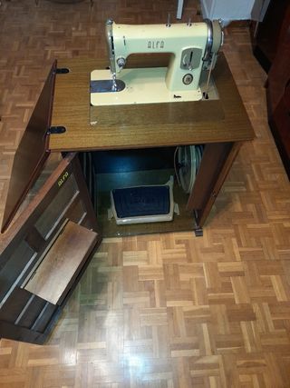 Maquina de coser alfa antigua