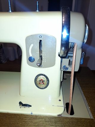 Maquina de coser alfa antigua