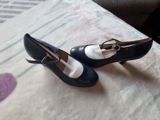 Zapatos azul marino talla 36.