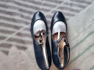 Zapatos azul marino talla 36.