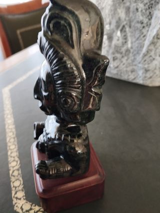 Figura azteca de obsidiana