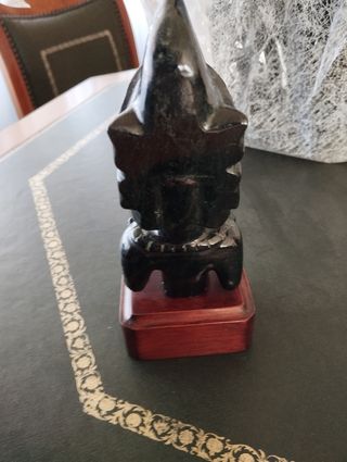 Figura azteca de obsidiana