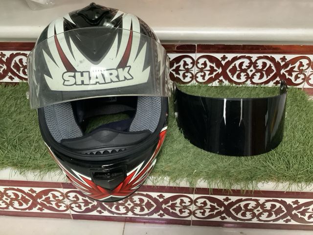 Casco SHARK