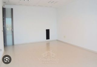 Se alquila oficina o almacen semicentrico