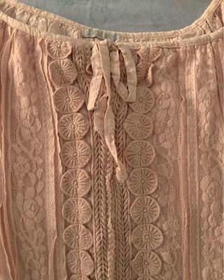 Blusa rosa palo estilo romántico