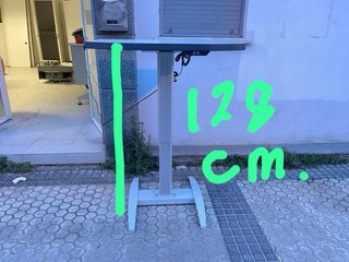Estación de trabajo basculante con motor eléctrico