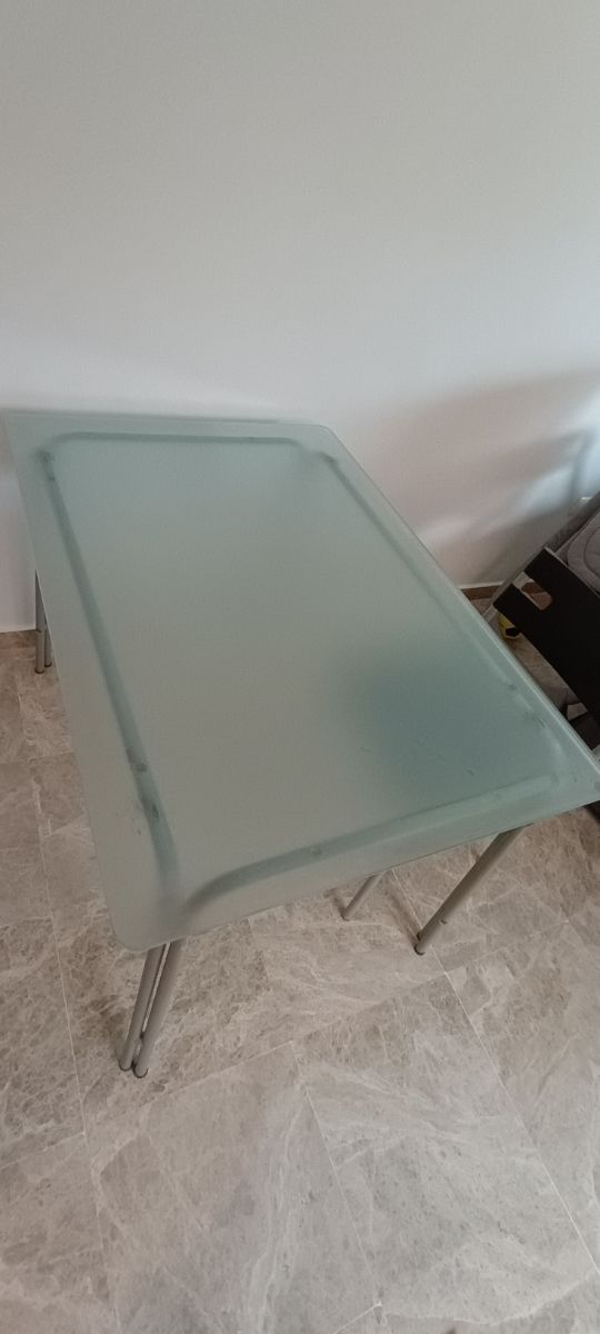 Tavolo in vetro e 4 sedie in vendita