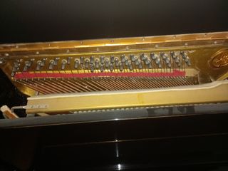 Piano de pared marca SINFONY