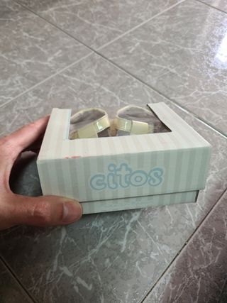 Patucos beige para bebé. Sin estrenar 