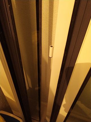 Puerta blanca aluminio + cajón/persiana