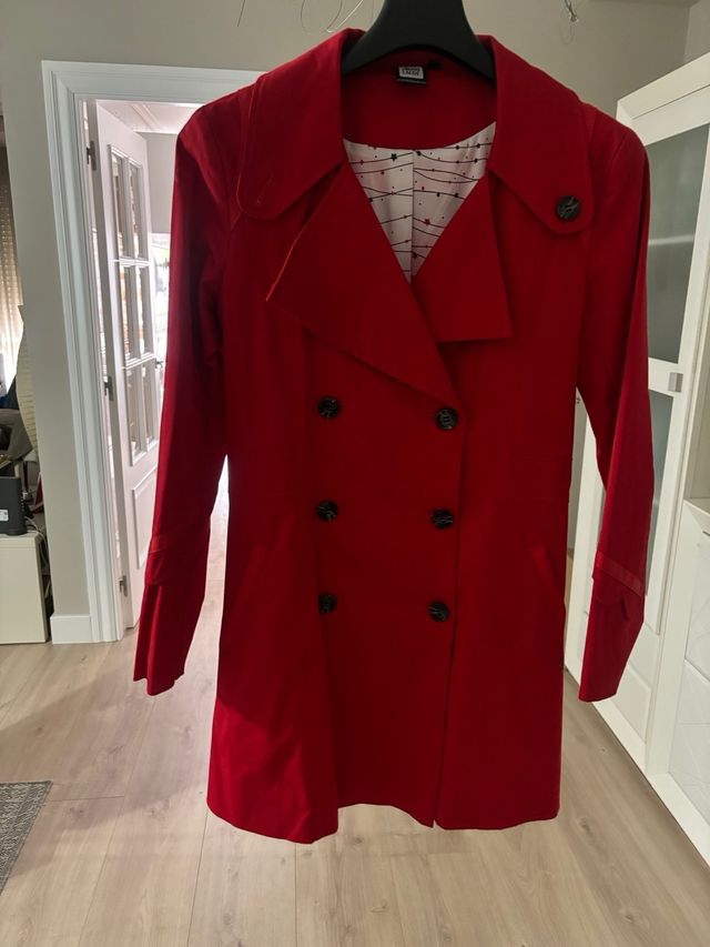 Gabardina de Akino Laude, nueva