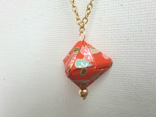 Collar colgante de papel origami