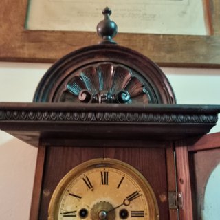 Antiguo reloj de pared madera pendulo