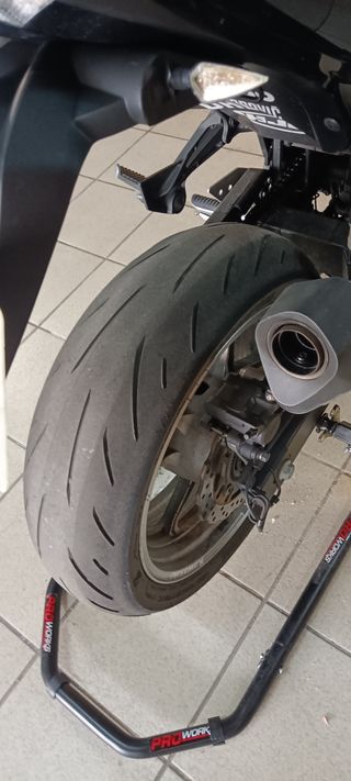 Kawasaki z750 ABS.cambio por moto trail. furgoneta