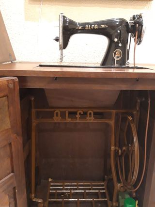 Maquina de coser ALFA