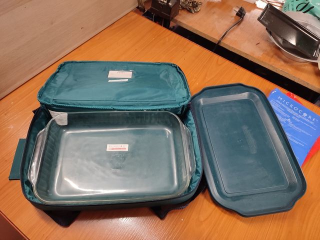 Fuente de pyrex con tapa y funda termica