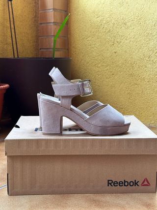 Sandalia de tacon Primark beige talla 36