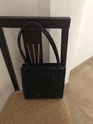 Bolso prada de segunda mano azul marino.
