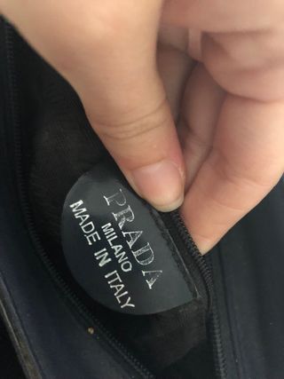 Bolso prada de segunda mano azul marino.