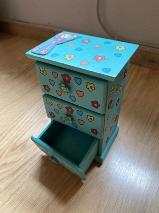 Pequeño mueble de 3 cajones para joyas