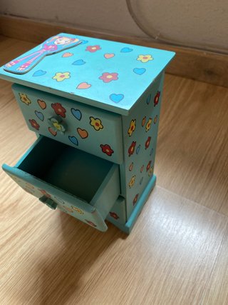 Pequeño mueble de 3 cajones para joyas