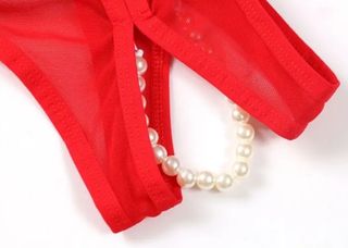 Braguita tanga roja con aberturas