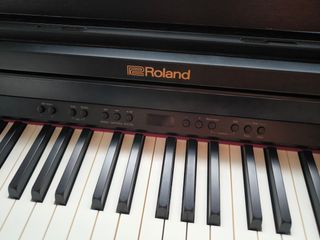 Piano Roland RP501R