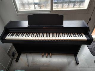 Piano Roland RP501R