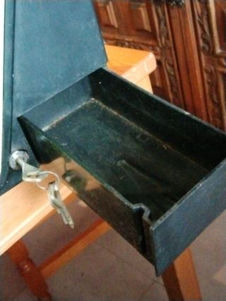 Teléfono de monedas antiguo