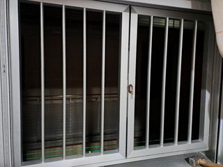 Ventanas cubiertas panel sanwich 