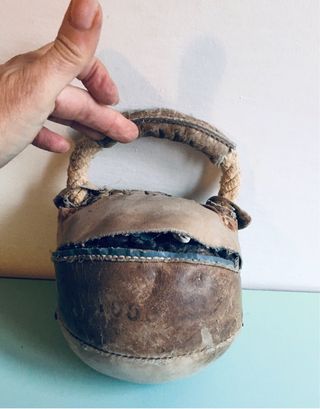 Palla medica vintage con maniglia