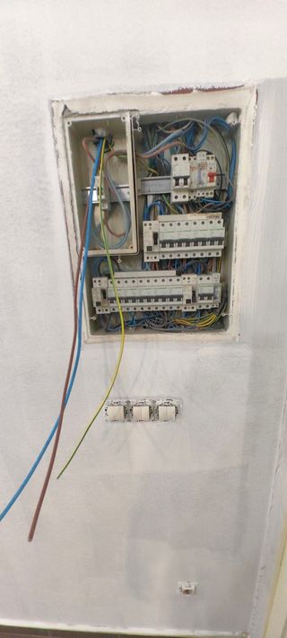 ELECTRICISTA,ALBAÑIL,FONTANERO, PINTOR Y ANTENISTA