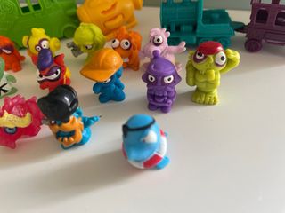 Coches y figuras Zomlings
