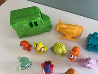 Coches y figuras Zomlings