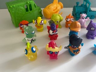 Coches y figuras Zomlings