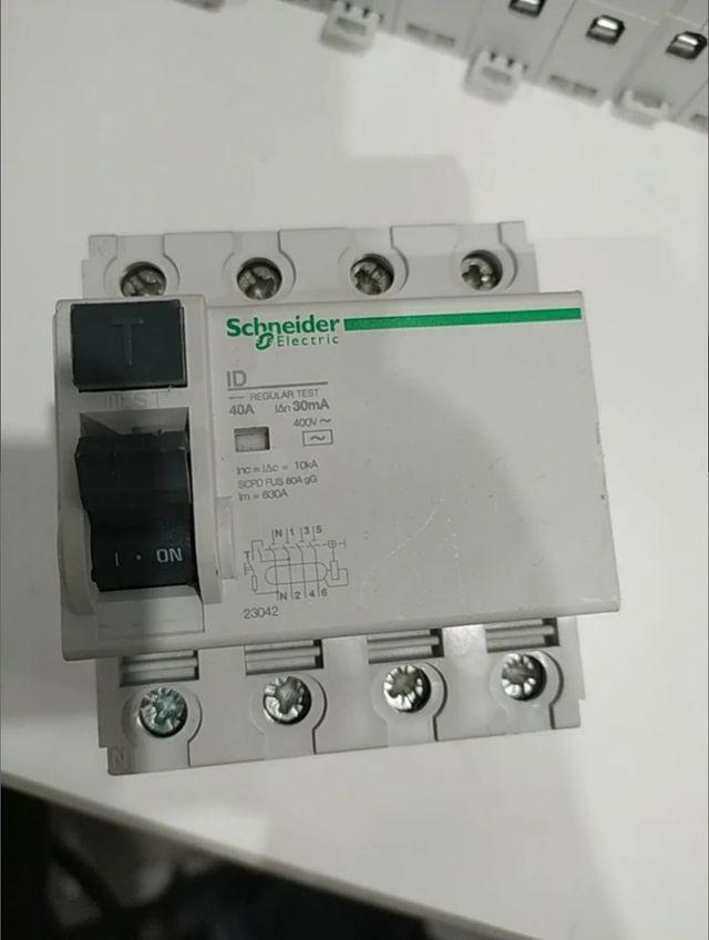 Diferencial 4x40A 30mA Schneider