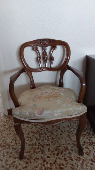 Butaca antigua de madera