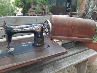 Maquina de coser Singer