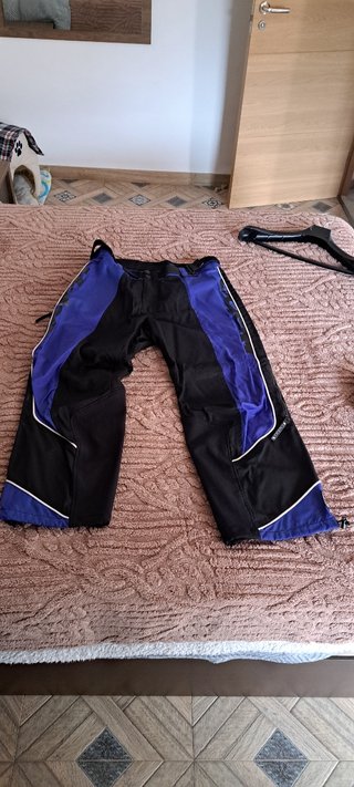 Chaqueta de moto con pantalón de moto