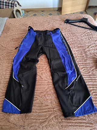 Chaqueta de moto con pantalón de moto