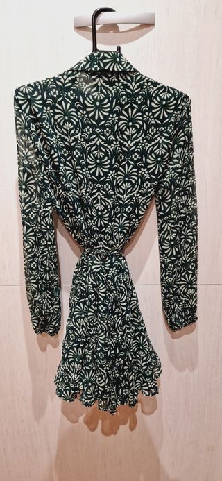 Vestido camisero Zara.