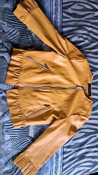 Chaquetita cuero Mostaza
