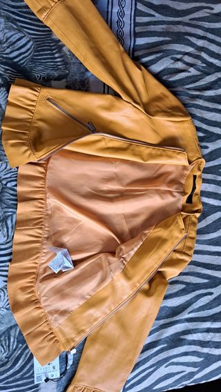 Chaquetita cuero Mostaza