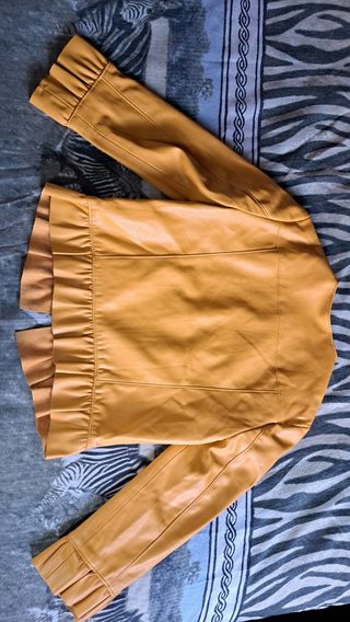Chaquetita cuero Mostaza