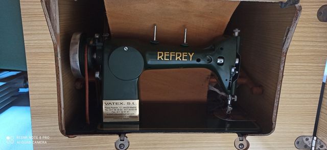Maquina de coser Refrey