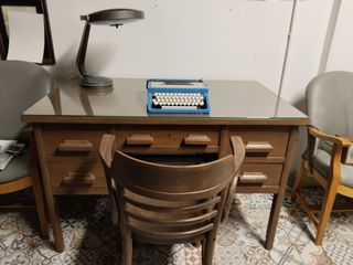 Antigua mesa oficina correos