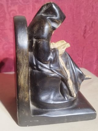 ESCULTURA MONJE LECTOR