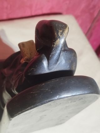 ESCULTURA MONJE LECTOR